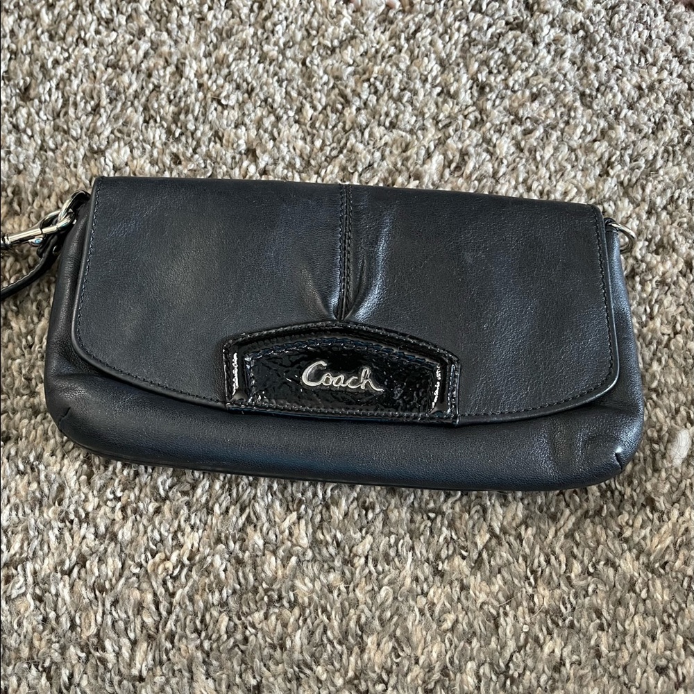 Coach wristlet/clutch GUC